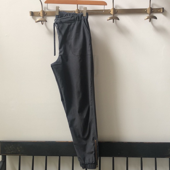 Albion Fit Jetsetter joggers - Picture 3 of 9